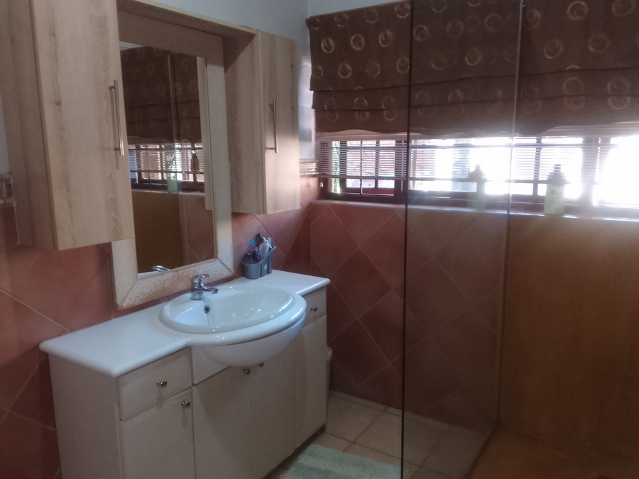 To Let 4 Bedroom Property for Rent in Geelhoutpark North West